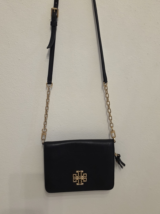 Tory Burch Handbags - Tory Burch Black Leather Crossbody with Gold Logo Chain
